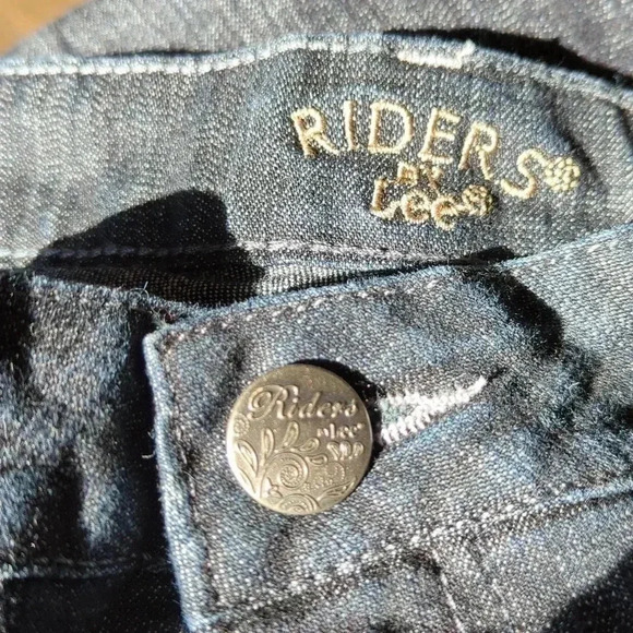 Dark Wash  Capris - Picture 4 of 5